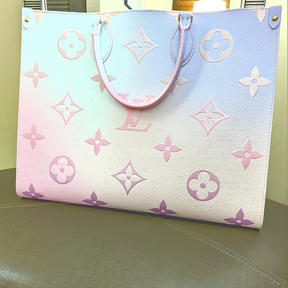 Louis Vuitton OnTheGo GM in LIMITED EDITION Sunrise Pastel NEW in Gift Box - Picture 15 of 16